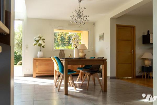 Maison familiale de 6 chambres - 2008 - Equipements modernes - Jardin clos - Garage double