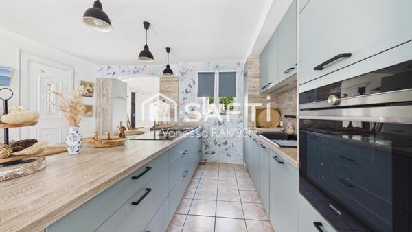 MAISON FAMILIALE DE PLAIN PIED DE154 m² - 3 CHAMBRES GARAGE JARDIN