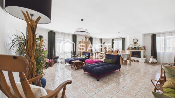 MAISON FAMILIALE DE PLAIN PIED DE154 m² - 3 CHAMBRES GARAGE JARDIN