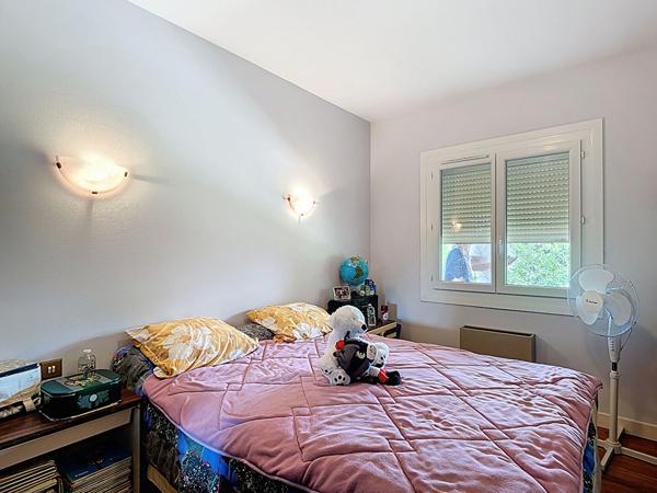 A vendre Maison plain pieds 110 m2 à Nérac 4 pièces, 3 chambres avec parc de 5000m²