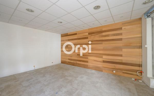 Immeuble à vendre    8 pièces •  Merville