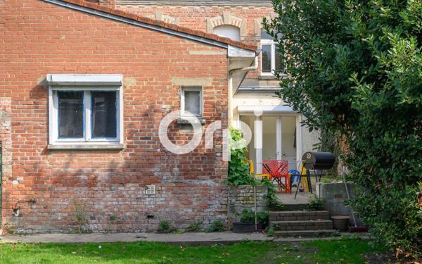 Immeuble à vendre    8 pièces •  Merville