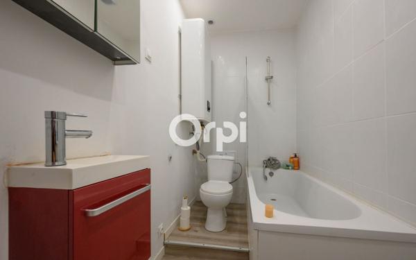 Immeuble à vendre    8 pièces •  Merville