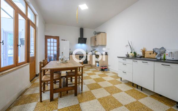 Immeuble à vendre    8 pièces •  Merville