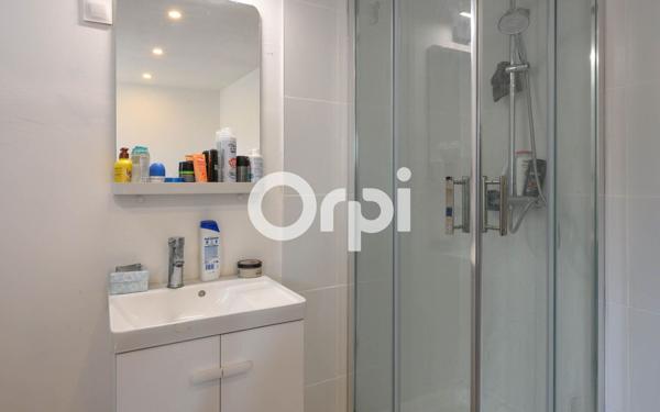 Immeuble à vendre    8 pièces •  Merville