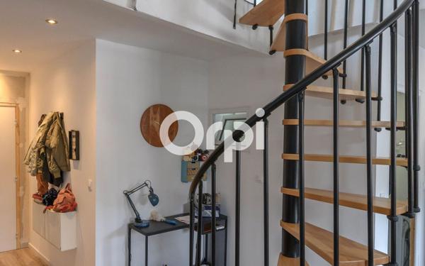 Immeuble à vendre    8 pièces •  Merville