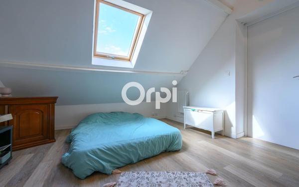 Immeuble à vendre    8 pièces •  Merville