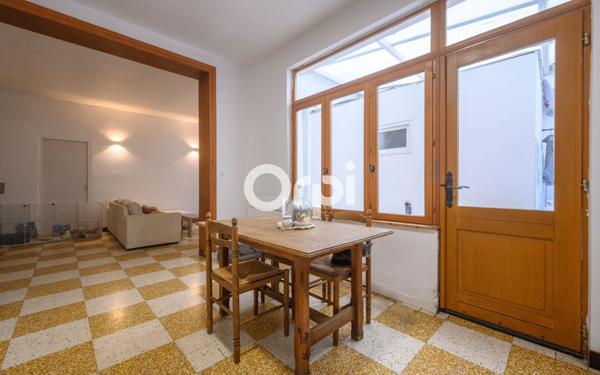 Immeuble à vendre    8 pièces •  Merville