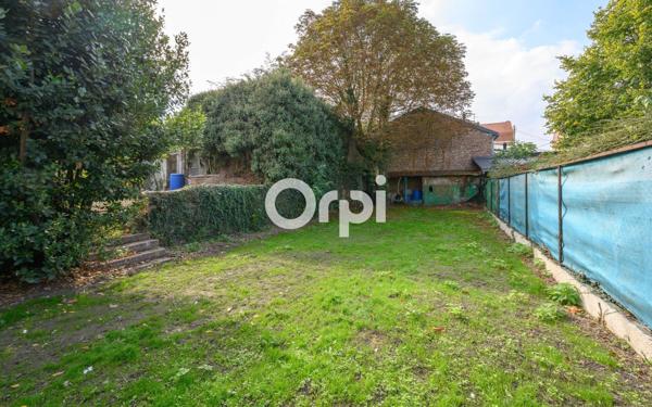 Immeuble à vendre    8 pièces •  Merville