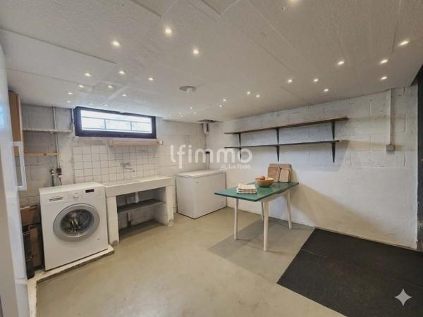 Maison traditionnelle avec étang