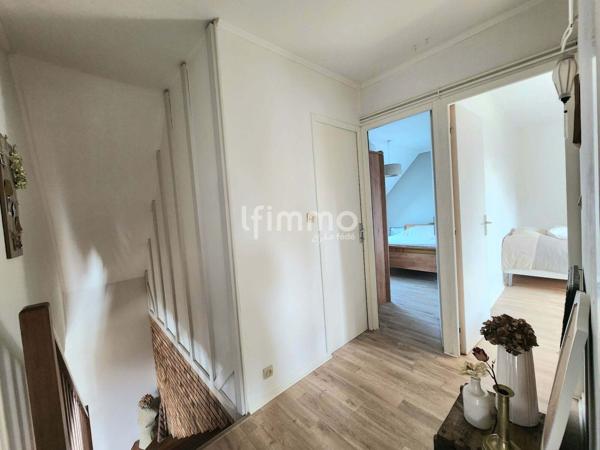 Maison traditionnelle avec étang