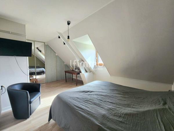 Maison traditionnelle avec étang