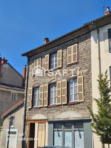 Ensemble immobilier avec cour intérieure et garage