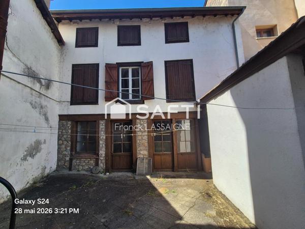 Ensemble immobilier avec cour intérieure et garage