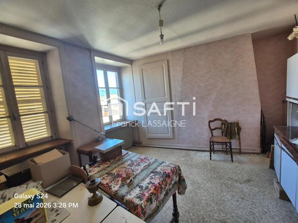 Ensemble immobilier avec cour intérieure et garage