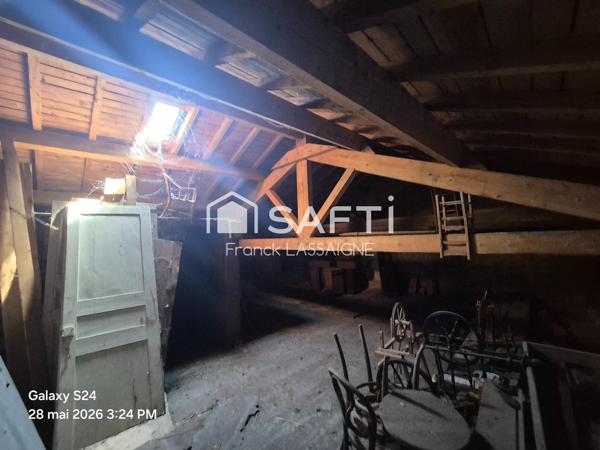 Ensemble immobilier avec cour intérieure et garage