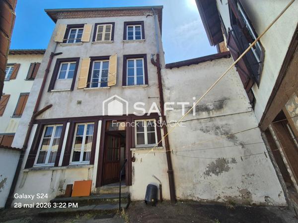 Ensemble immobilier avec cour intérieure et garage