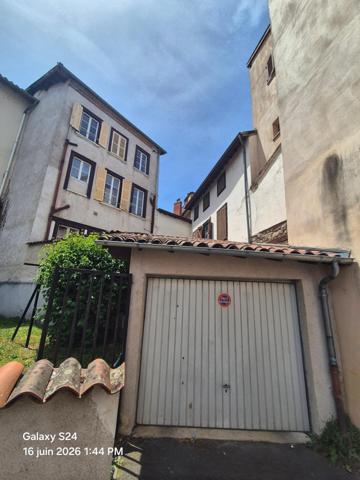 Ensemble immobilier avec cour intérieure et garage