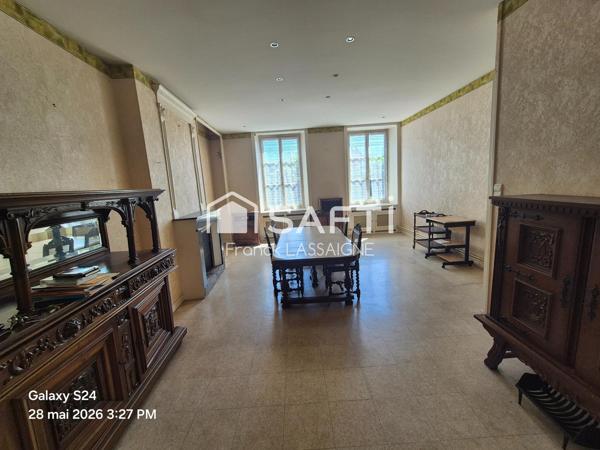 Ensemble immobilier avec cour intérieure et garage