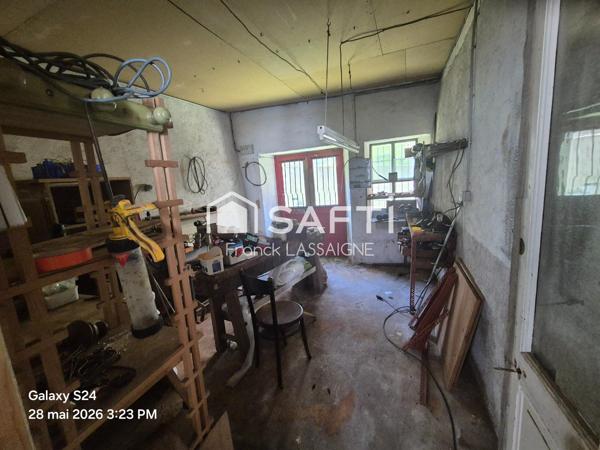 Ensemble immobilier avec cour intérieure et garage