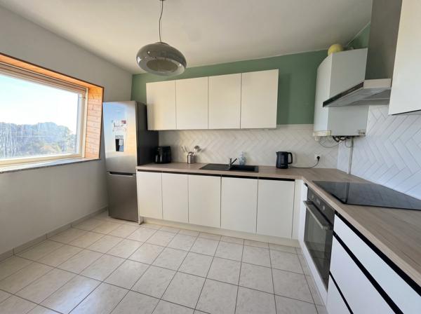 GRAND T2 EN DERNIER ETAGE AVEC ASCENSEUR - Quartier du Pargo