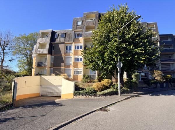 GRAND T2 EN DERNIER ETAGE AVEC ASCENSEUR - Quartier du Pargo