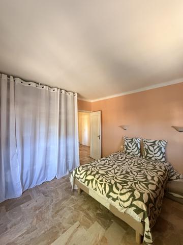 Maison de plain-pied à Saint-Cyprien-Village