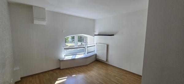 Appartement
                                                                                                                                                                                                                                                                                                                        3 pièce(s)                                                                                                                                                                                                          2 chambre(s)                                                                                                                                                                                                          78  m²