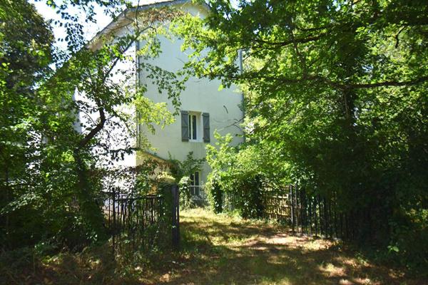 82100, Castelsarrasin, Maison / Moulin restauré  7 pièces et 4 chambres et combles emménageables  avec bras de rivière entièrement privatif