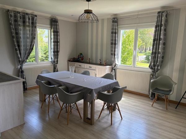 Spacieuse maison avec jardin arboré et double garage