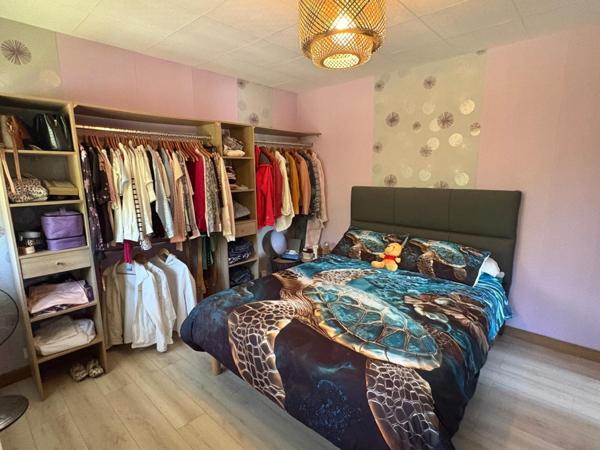 Spacieuse maison avec jardin arboré et double garage