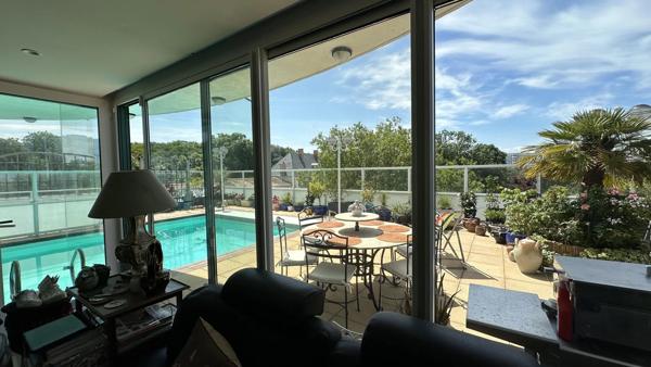 APPARTEMENT DERNIER ÉTAGE AVEC TERRASSE PISCINE