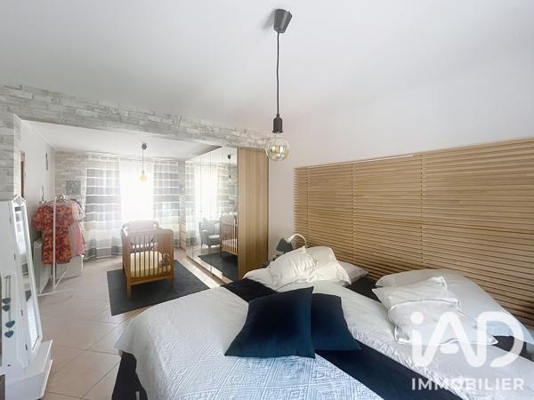 Location maison 6 pièces 170 m² Lambesc