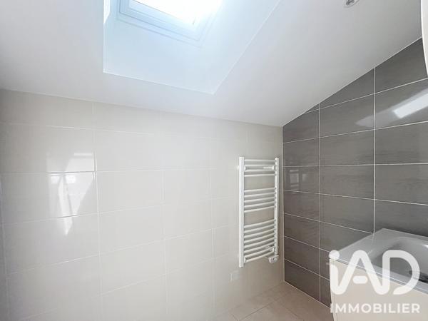 Location maison 6 pièces 170 m² Lambesc