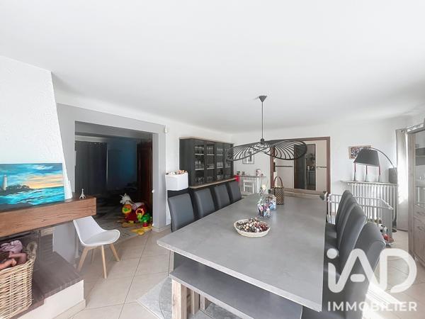 Location maison 6 pièces 170 m² Lambesc