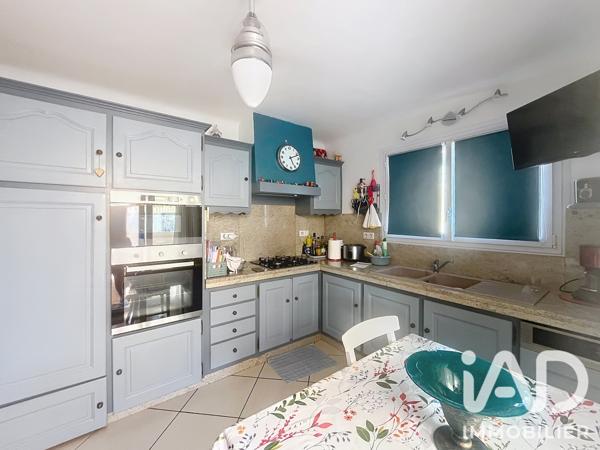 Location maison 6 pièces 170 m² Lambesc