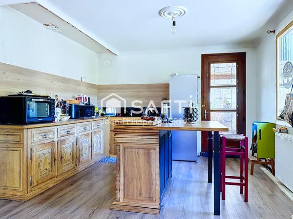 Maison familiale avec rivière, grand terrain et dépendances – Un véritable havre de paix en Pyrénées Cathares