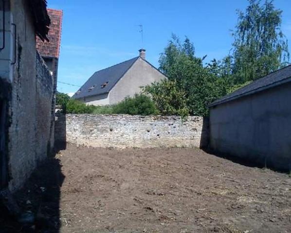 GRANGE A REHABILITER AUCENTRE DE VILLE DE DUN SUR AURON