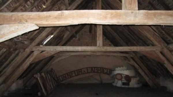 GRANGE A REHABILITER AUCENTRE DE VILLE DE DUN SUR AURON