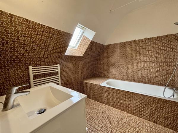 Maison traditionnelle 4 chambres à Vendre à CONLEAU