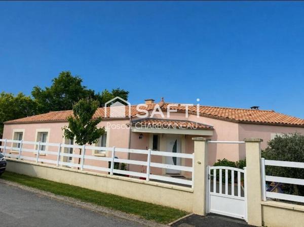MAISON PLAIN PIED  4 CHAMBRES ET UN BUREAU  PISCINE TERRAIN CLOS