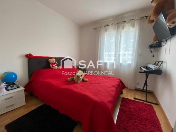 MAISON PLAIN PIED  4 CHAMBRES ET UN BUREAU  PISCINE TERRAIN CLOS