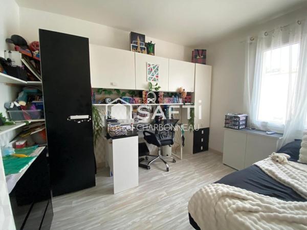 MAISON PLAIN PIED  4 CHAMBRES ET UN BUREAU  PISCINE TERRAIN CLOS