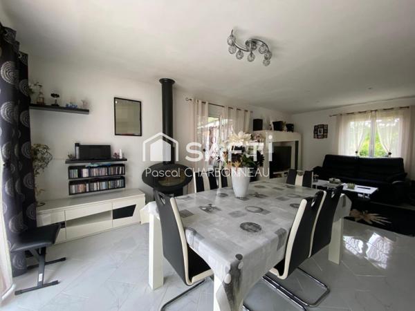MAISON PLAIN PIED  4 CHAMBRES ET UN BUREAU  PISCINE TERRAIN CLOS
