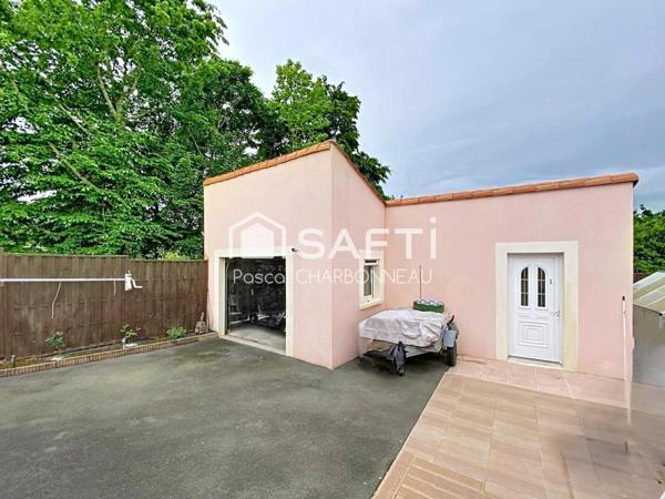 MAISON PLAIN PIED  4 CHAMBRES ET UN BUREAU  PISCINE TERRAIN CLOS