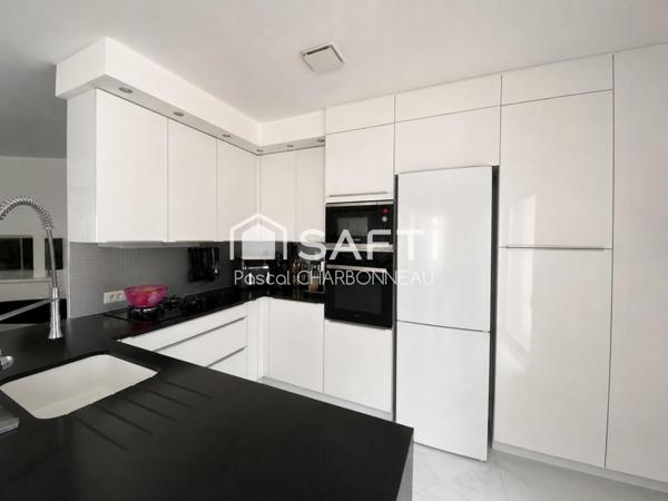 MAISON PLAIN PIED  4 CHAMBRES ET UN BUREAU  PISCINE TERRAIN CLOS