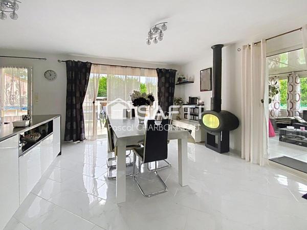 MAISON PLAIN PIED  4 CHAMBRES ET UN BUREAU  PISCINE TERRAIN CLOS