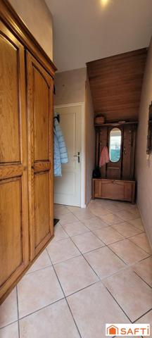 MAISON T6 de 143m², type longère, en CENTRE VILLE de St-Quentin, grande terrasse et accès véhicule