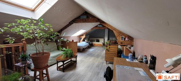 MAISON T6 de 143m², type longère, en CENTRE VILLE de St-Quentin, grande terrasse et accès véhicule