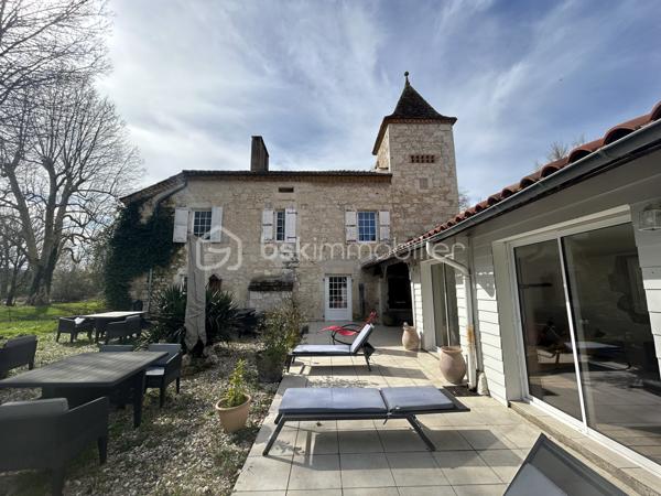 Maison de 897 m²